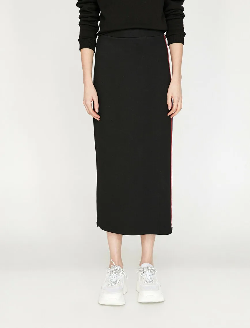 11943 Black Slit Detailed Midi Skirt