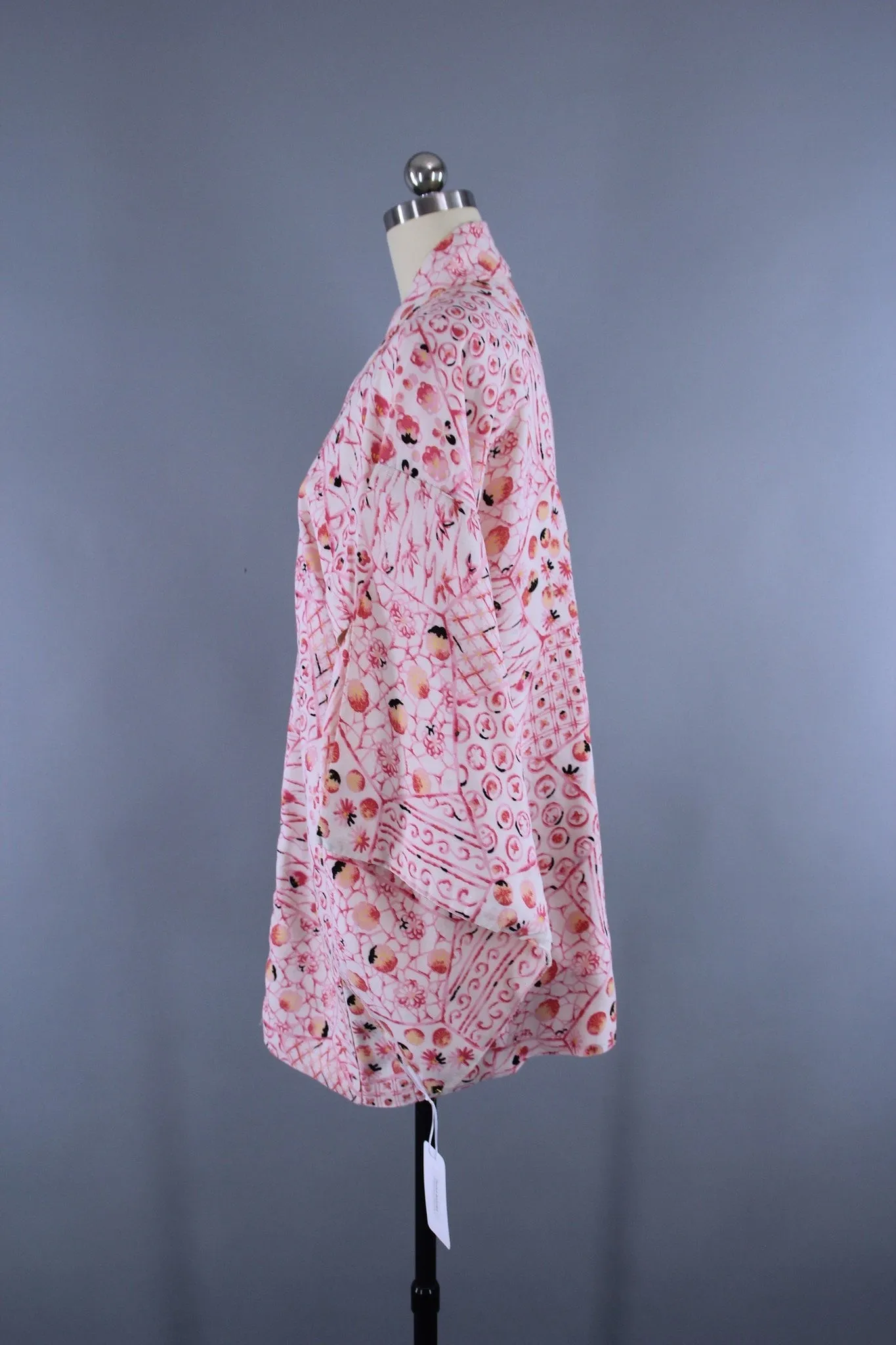 1950s Vintage Haori Kimono Jacket in White and Pink Floral Print