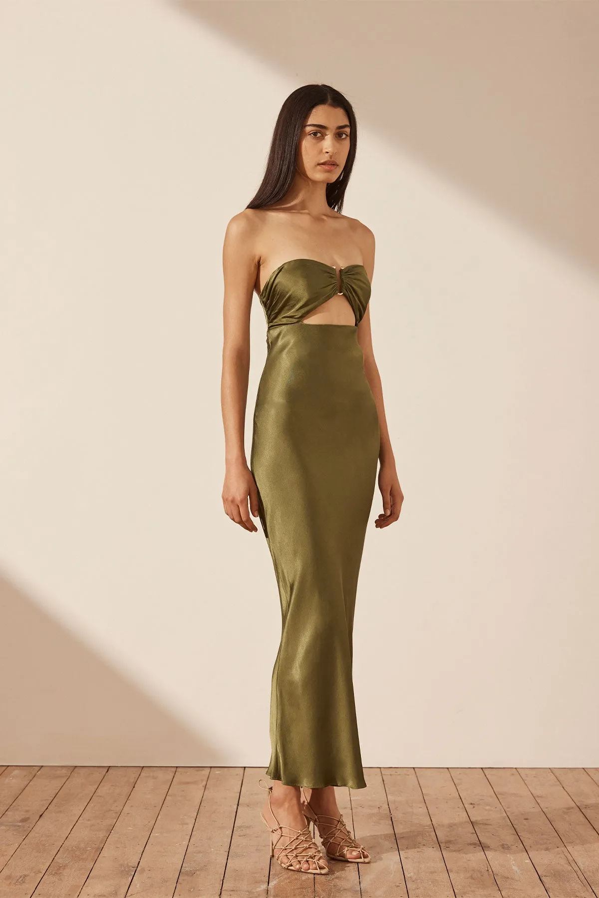 ARIENZO STRAPLESS CUT OUT MIDI DRESS - GREEN OLIVE