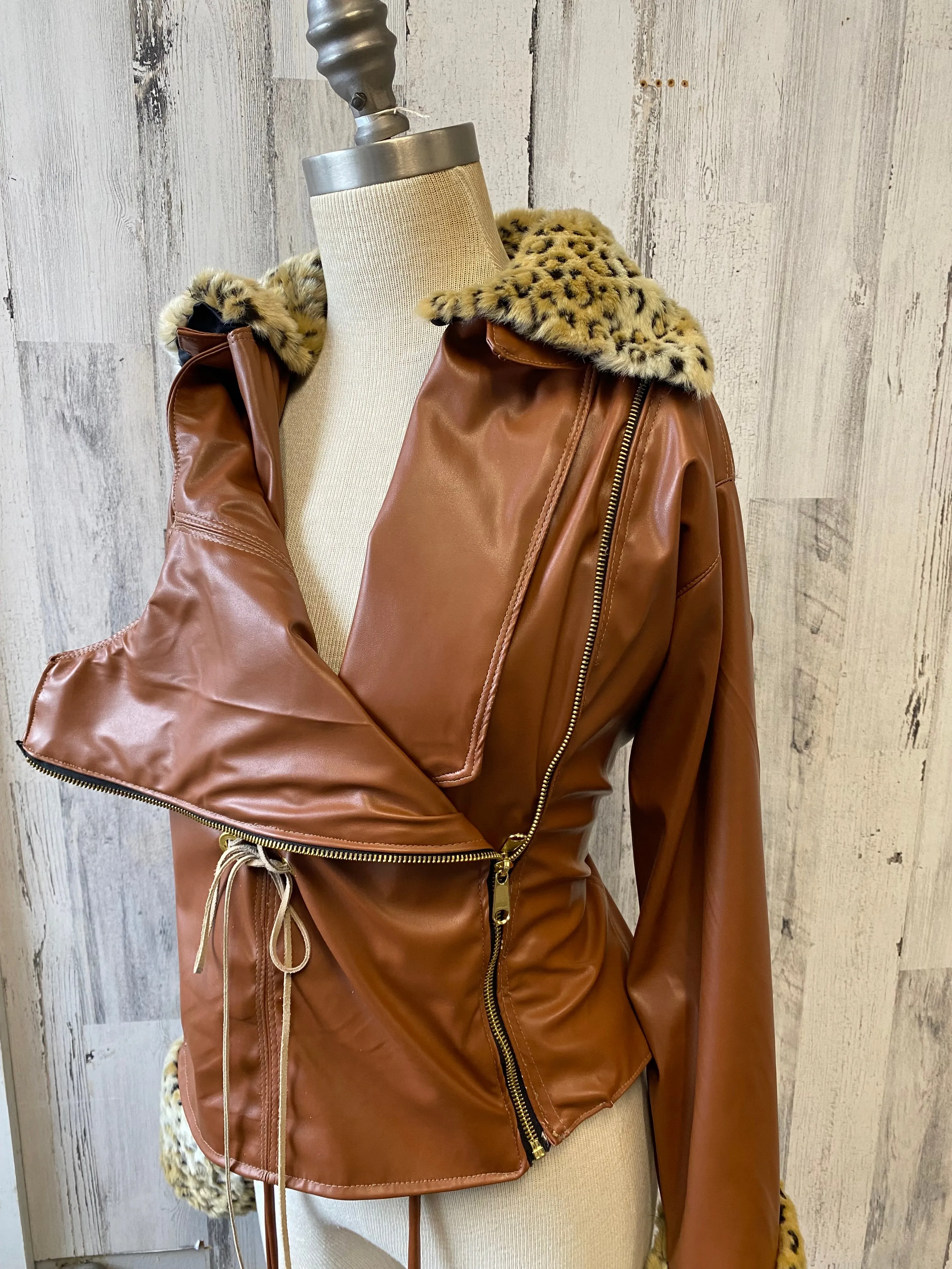 “Cheetah girl” cropped vixen coat