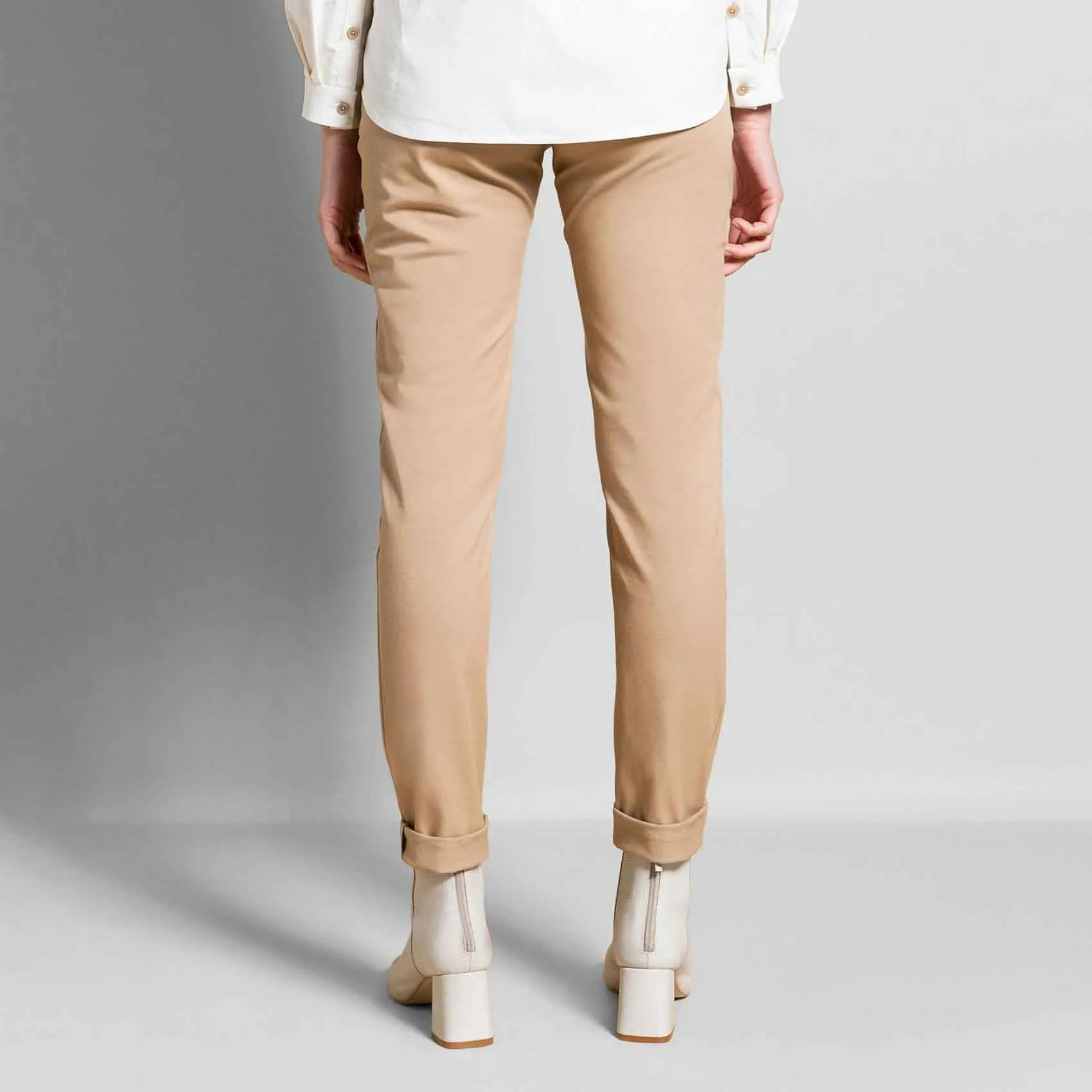 Chino Mai beige taille standard coupe slim