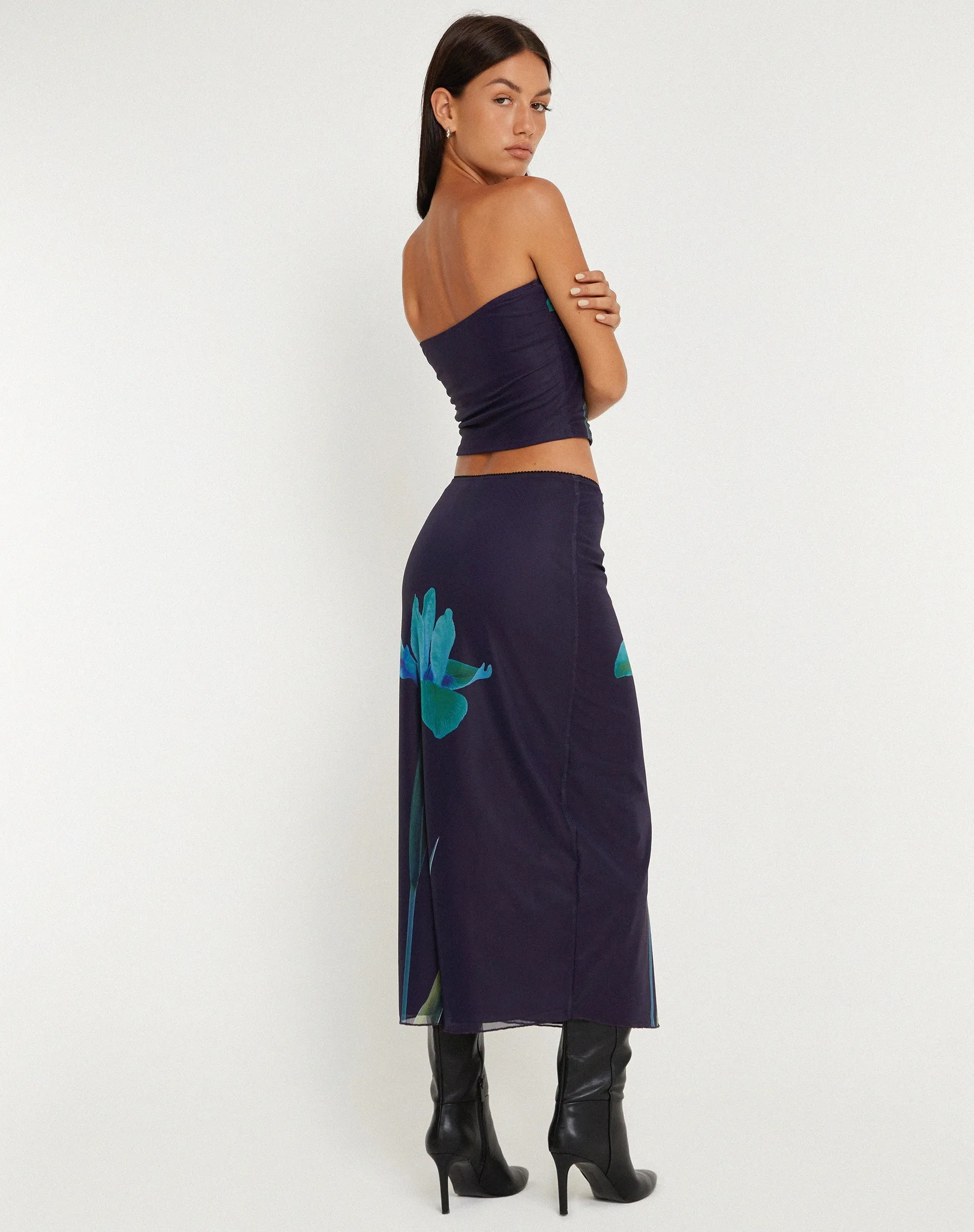 Lassie Midi Skirt in Navy Placement Flower