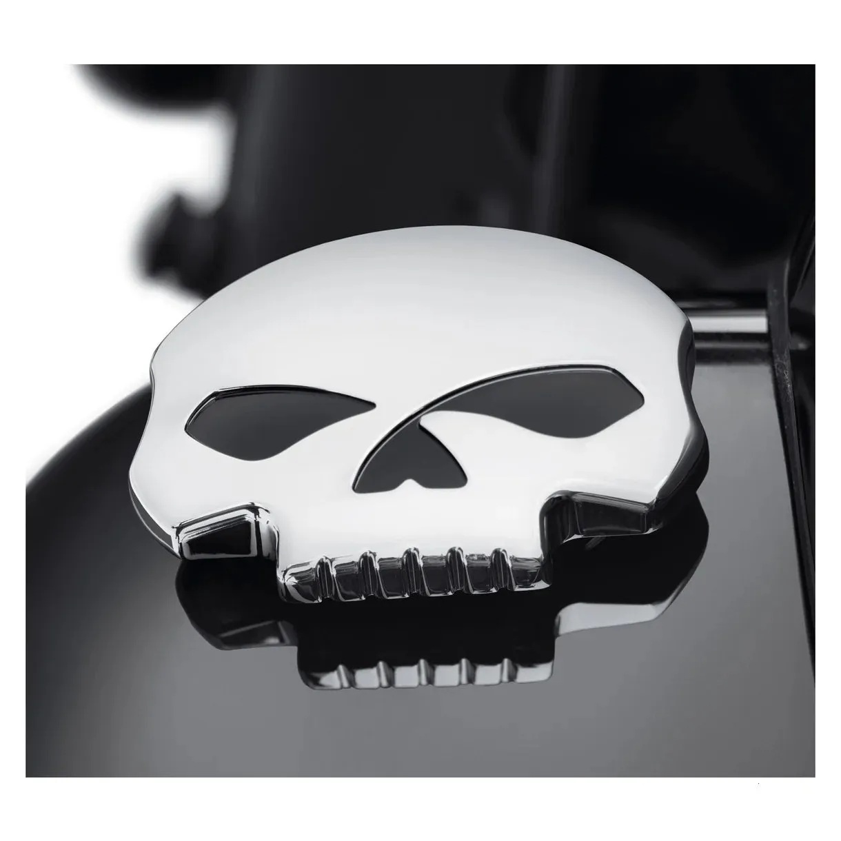 SKULL LEFT SIDE FUEL TANK CAP - SOFTAIL (CHROME)